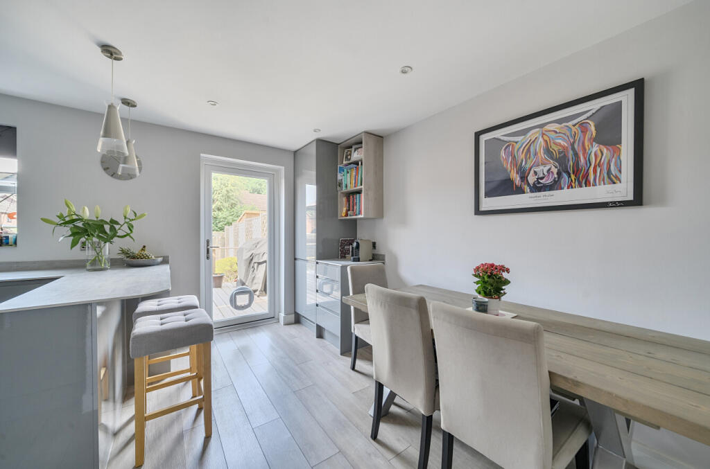 1305130-27-685144...