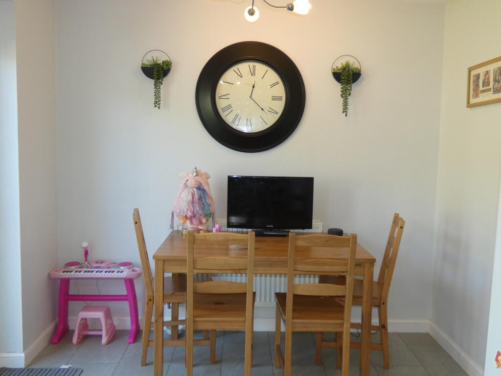 LOUNGE / DINING