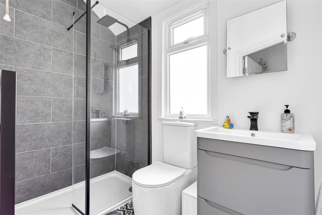 Gordon Avenue Bathroom.jpg