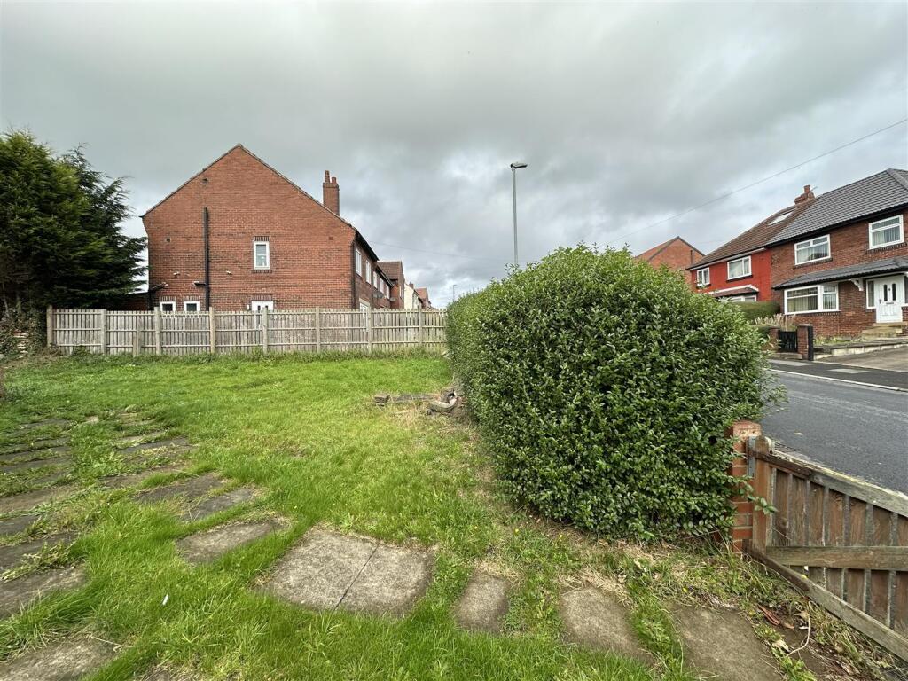 Bramleys Estate Agents - Lincoln Avenue - Heckmond