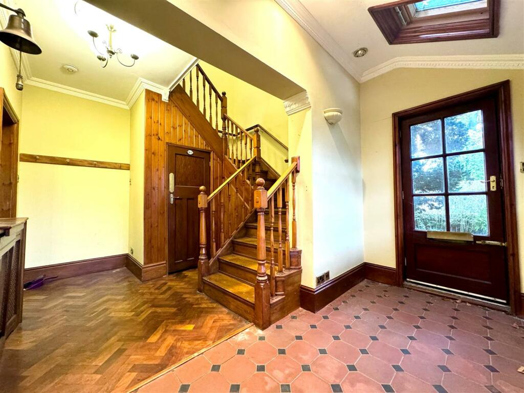 Hallway.jpg
