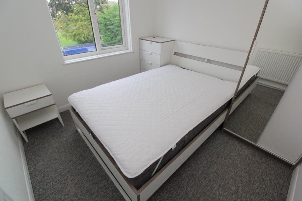 Room 4 Bedroom