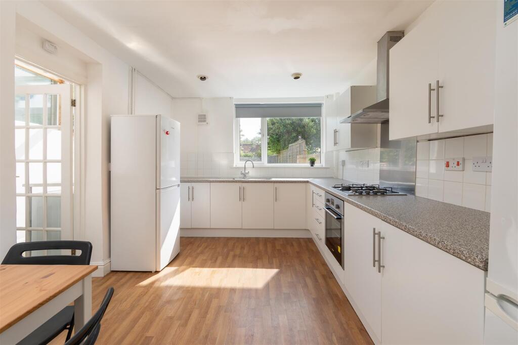 10 Shaftesbury Ave -6.jpg