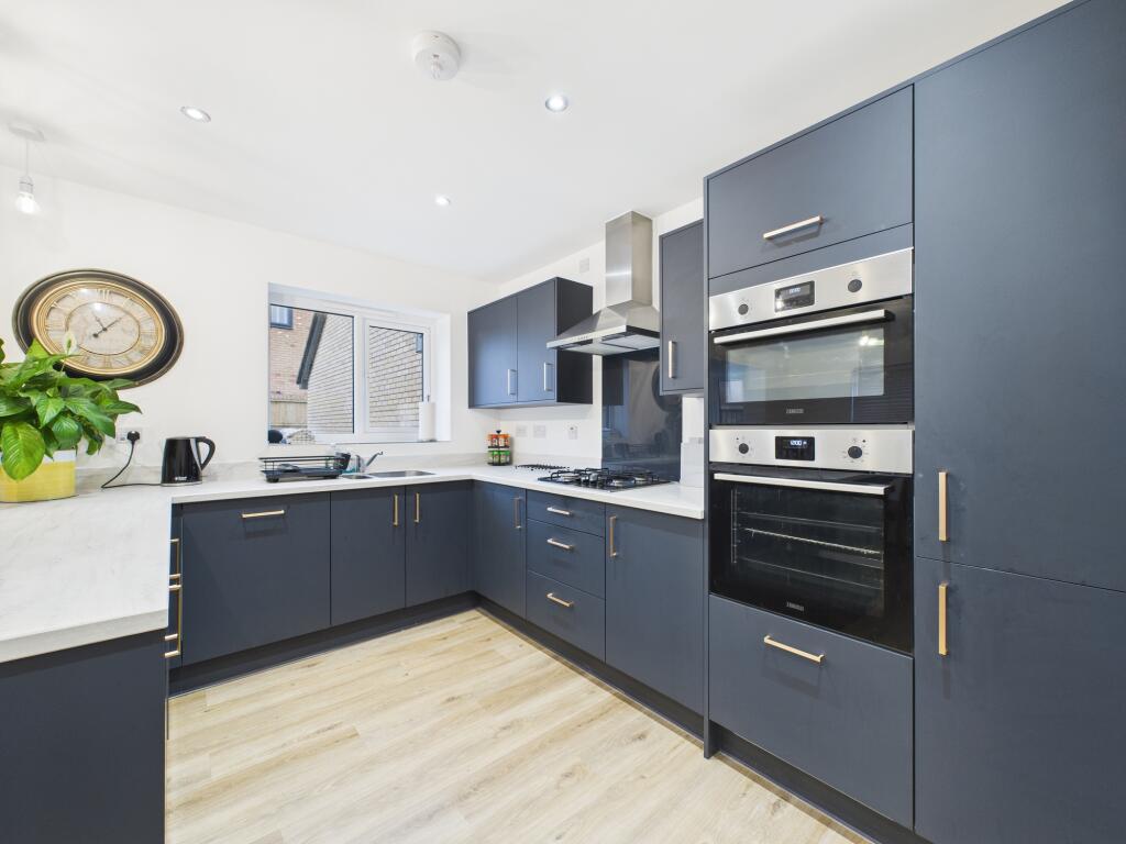 CAM02871G0-PR0689-STILL001