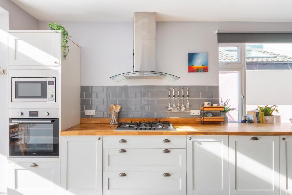 3B9RKE - Kitchen B.jpg