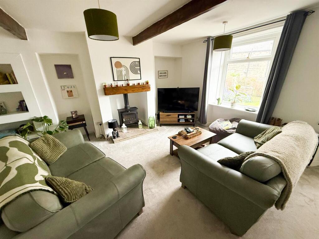 Two bedroom end terrace in Steeton (4).jpg