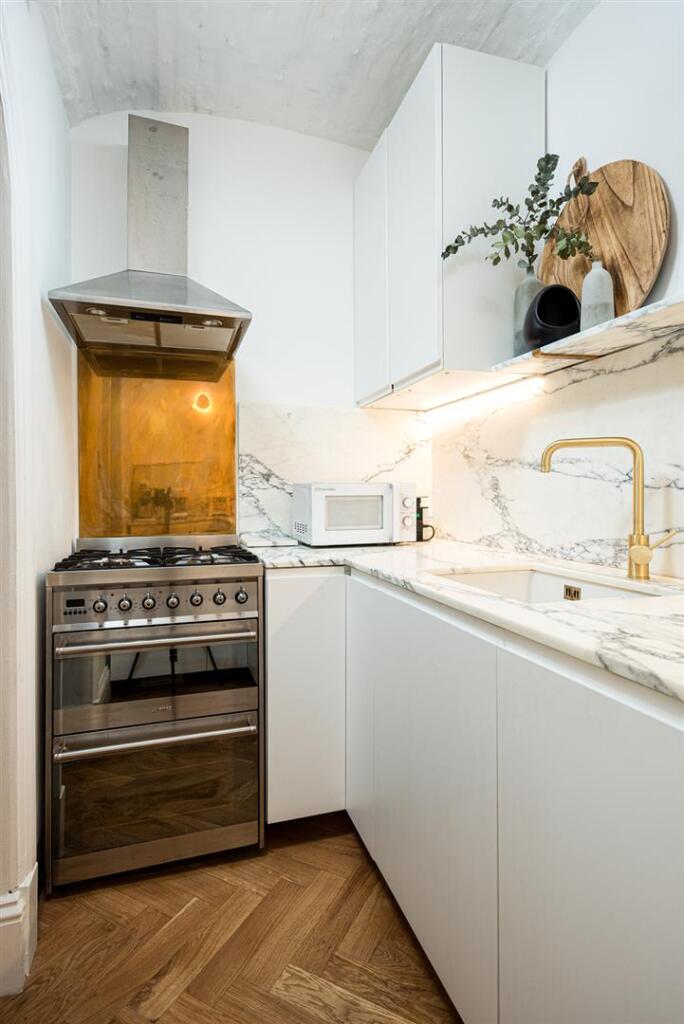 Kitchen_2.jpg