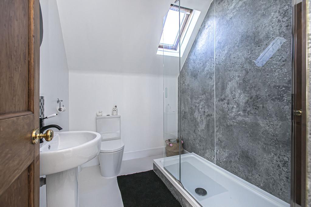 BEDROOM 2 ENSUITE