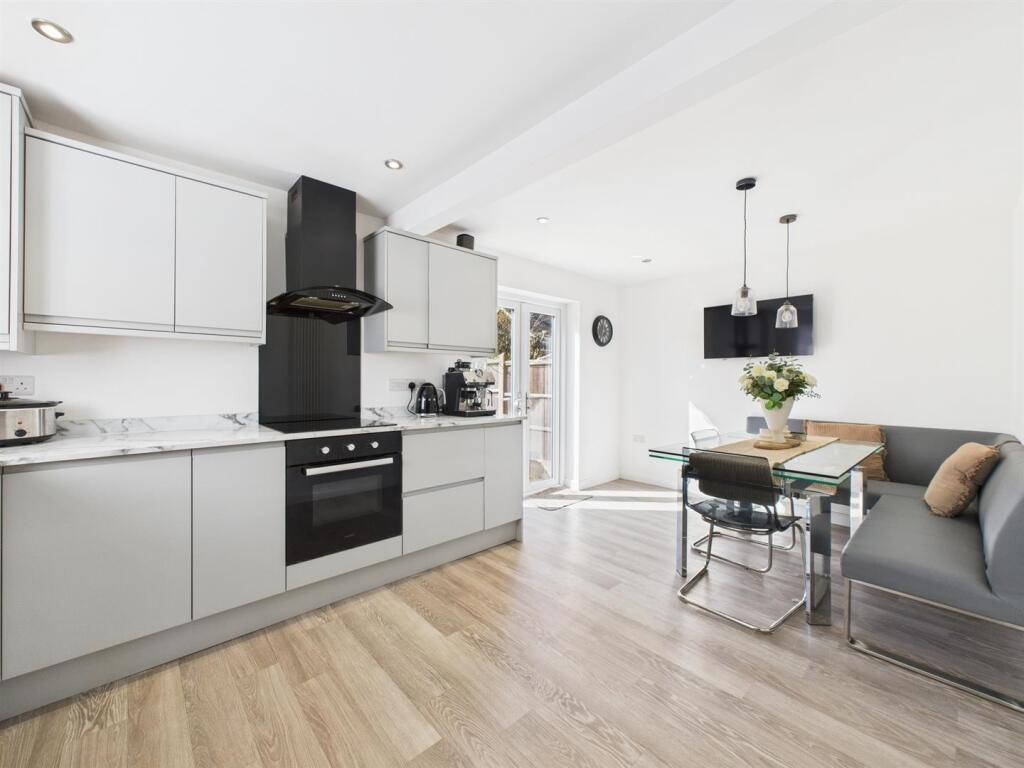 Fabulous Open Plan Dining Kitchen
