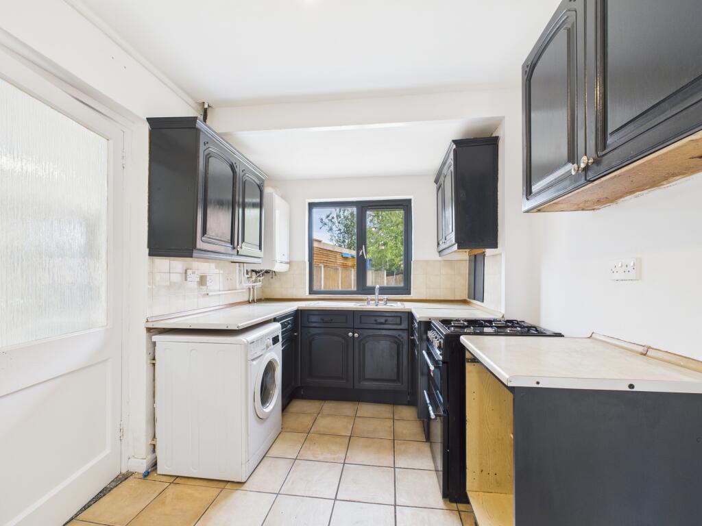 CAM03674G0-PR0648-STILL009