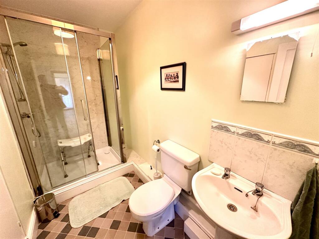 SHOWER ROOM