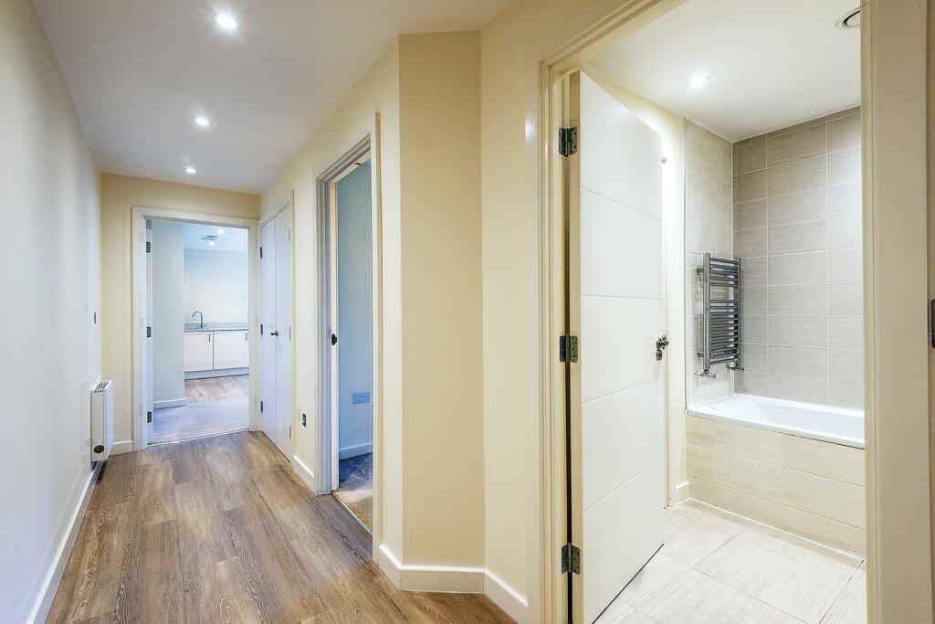 Apt12HmptnCrtHmptnInArd2Rh1s.jpg