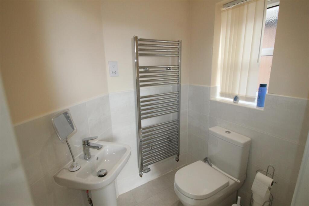 Buckley Grove Ensuite.JPG