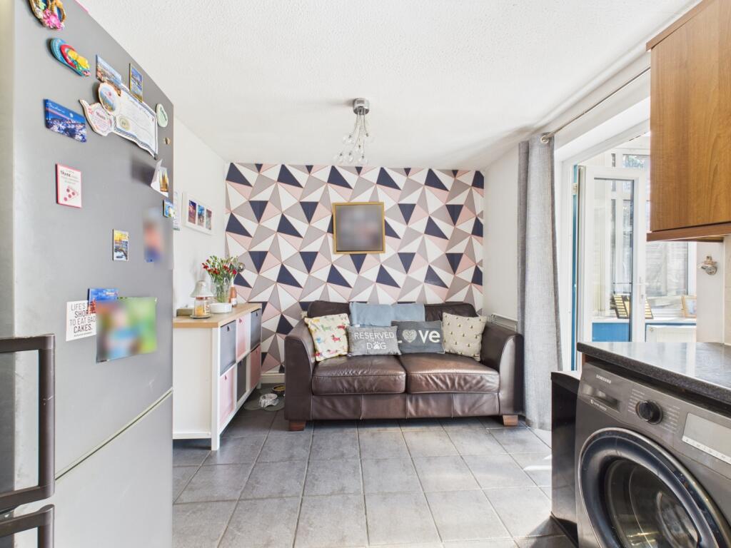 CAM03729G0-PR0030-STILL009