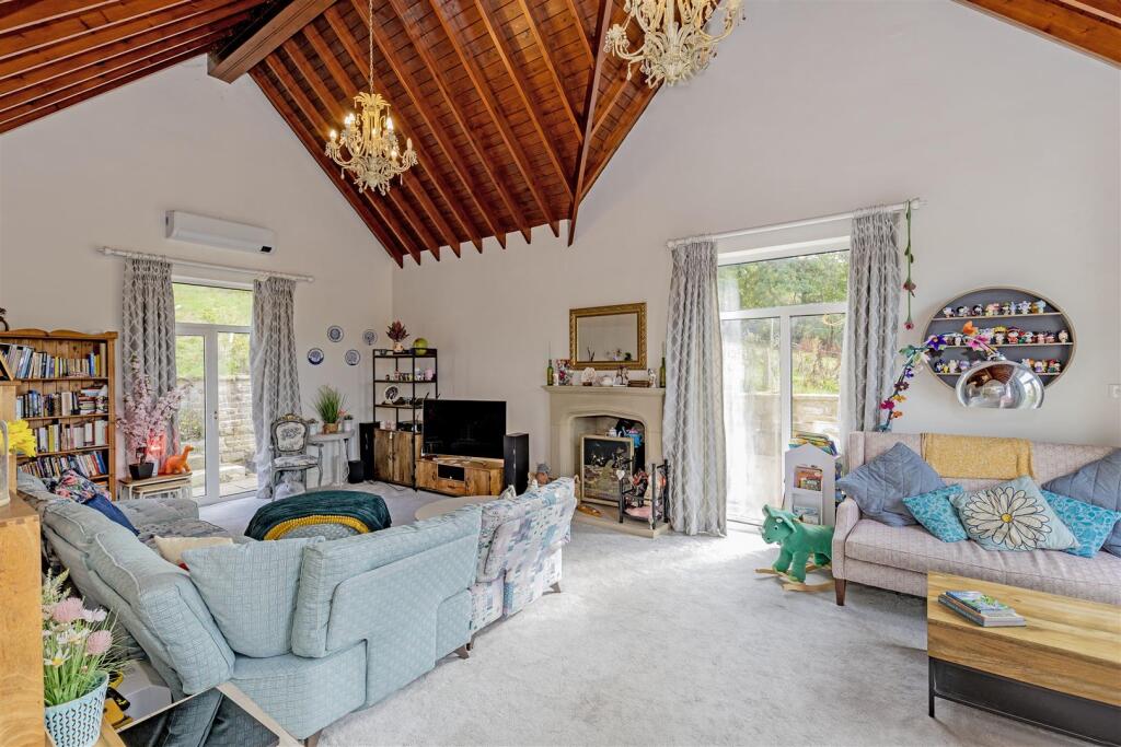 Reception Room-1.jpg