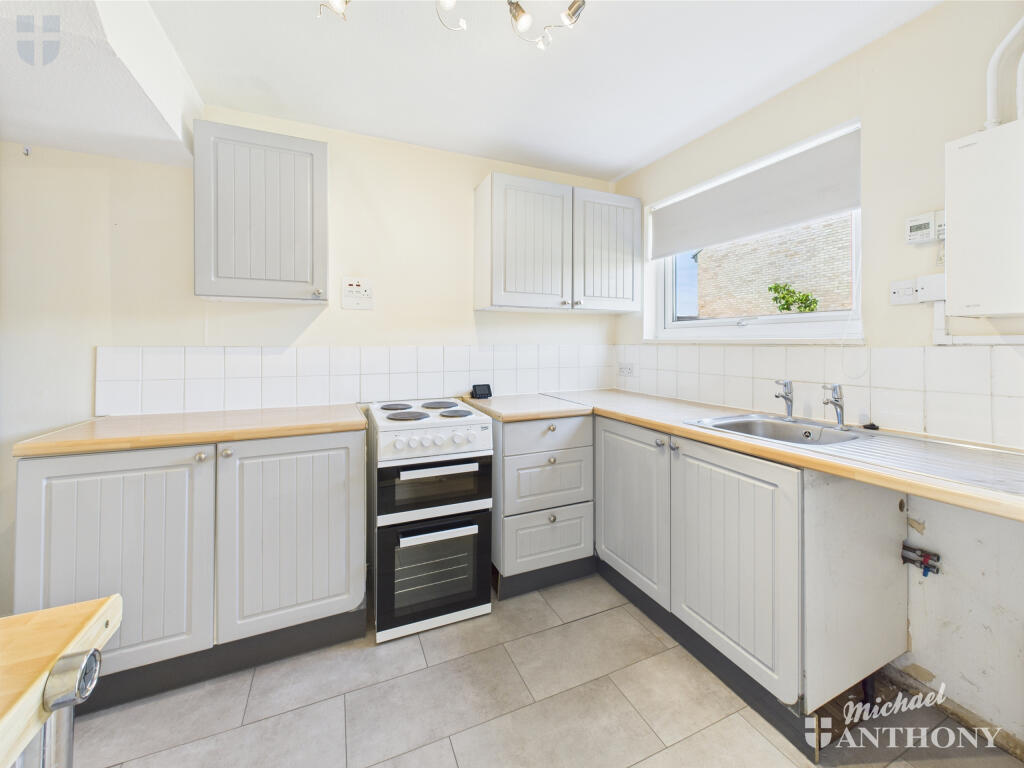 CAM03852G0-PR0282-STILL005