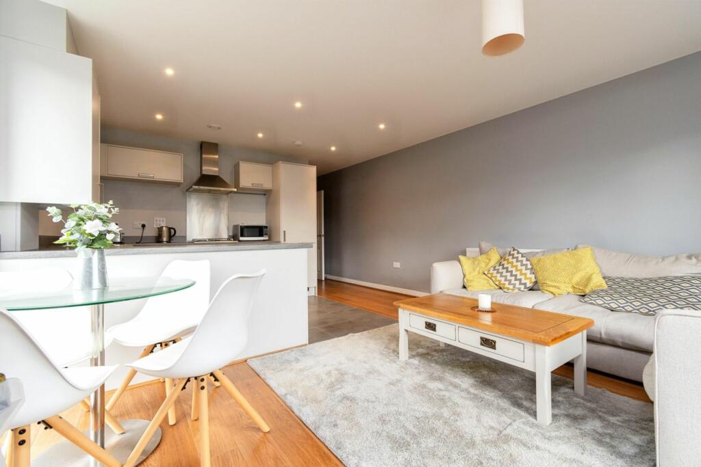 Lounge / Kitchen