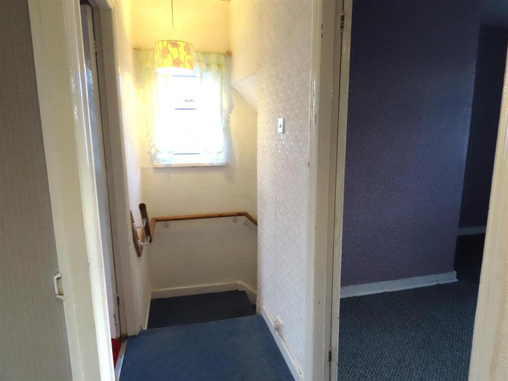 FIRST FLOOR LANDING