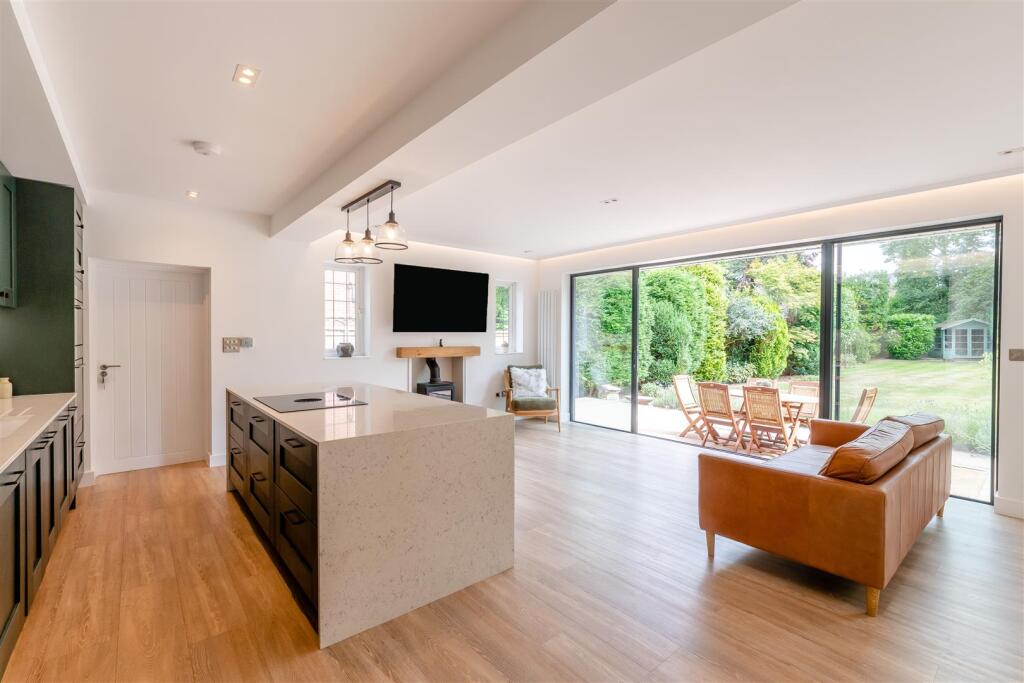 8658705-interior16.jpg