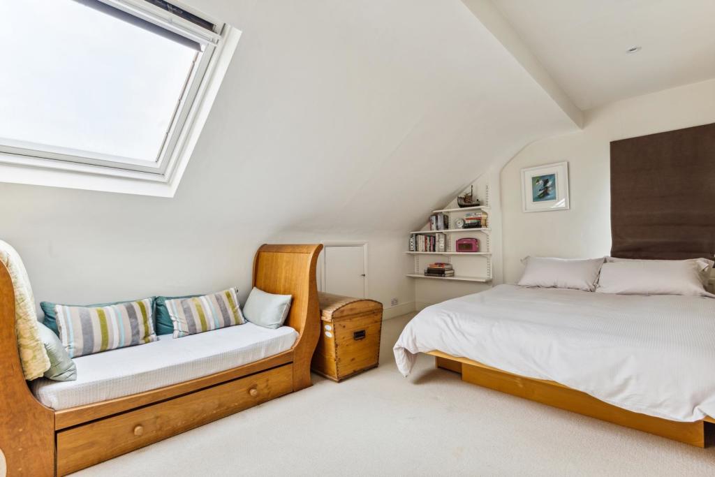 16'7 Top Floor Bedroom