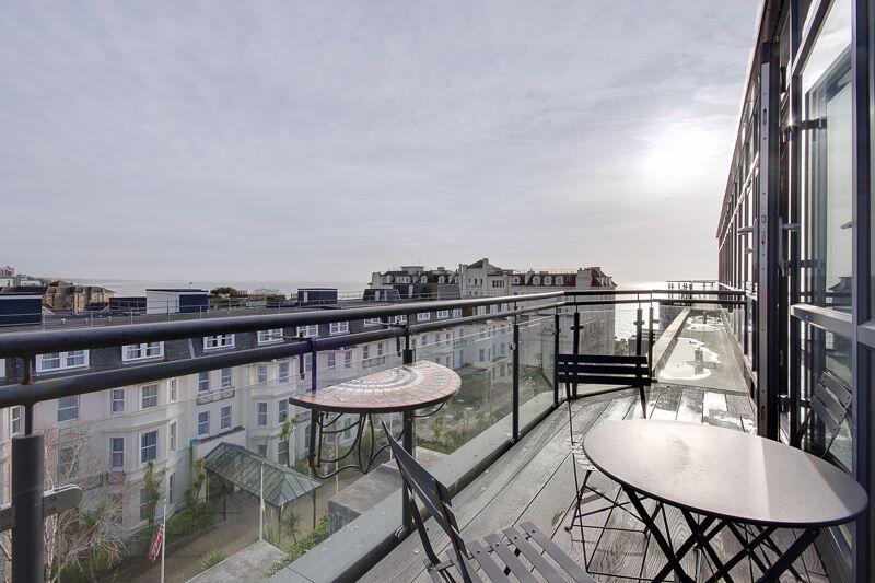 18&#39;5&#34; Balcony