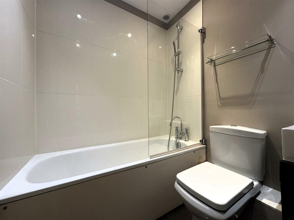 Bathroom II.jpg