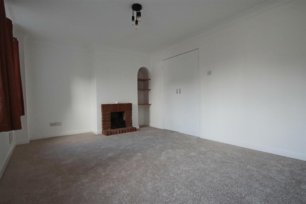 Living room 2.jpg