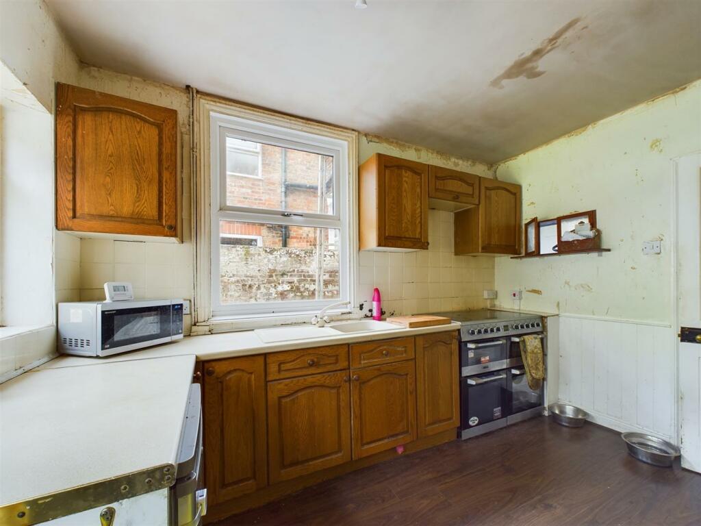 Kitchen: