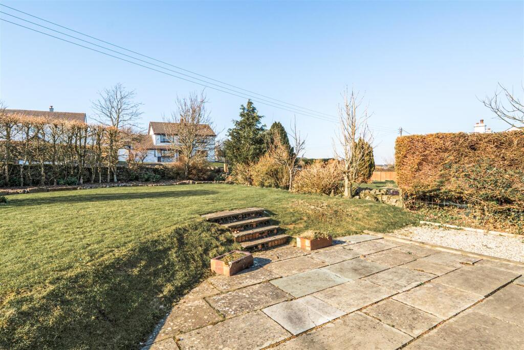 FRONT GARDEN