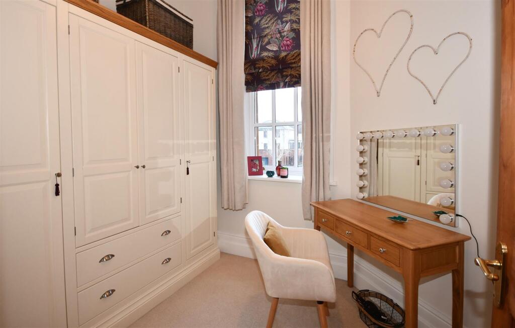 Dressing / bedroom