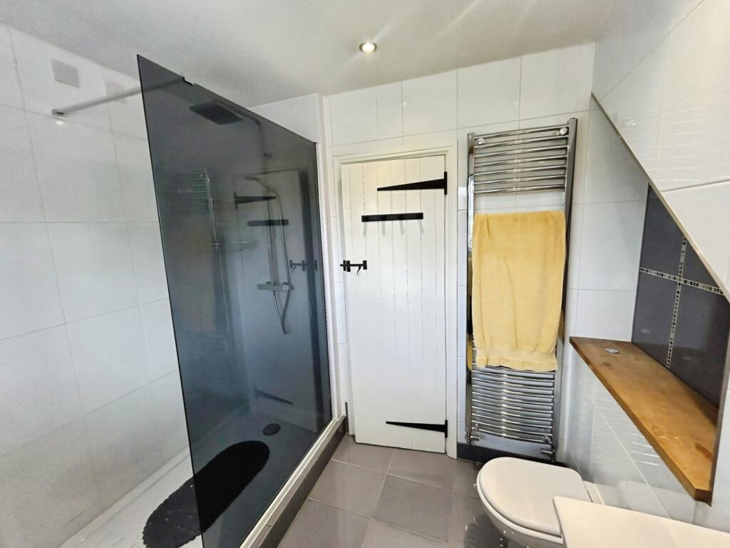 pbox-bathroom-345614.jpeg