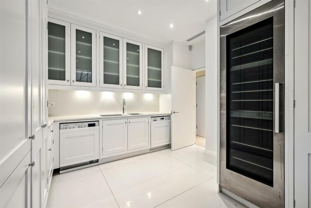 Flat FGH, 54 56 Cadogan Square (30).jpg