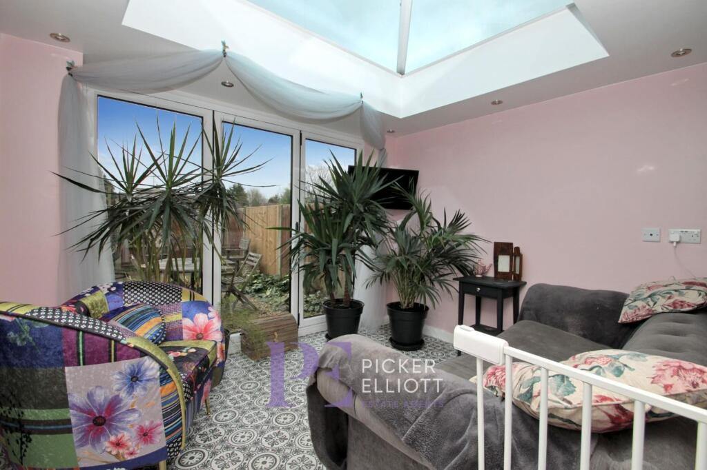 Sun Room/Dining Space