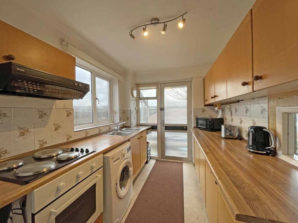 Yelamptone Drive 5 Kitchen.jpg
