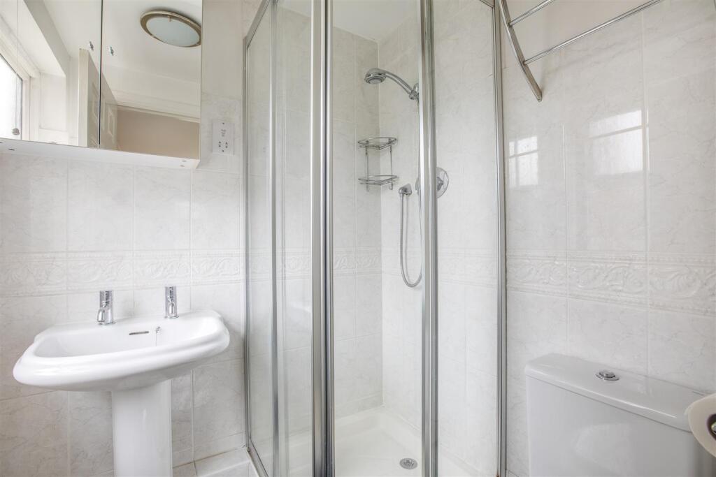 15 West View, Shrubbery Close, HP13 6FW-2.jpg