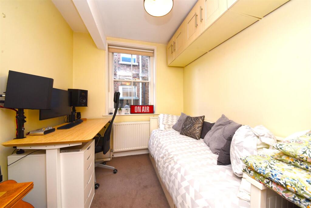 10_Kitchener_Road_Pic_5.jpg
