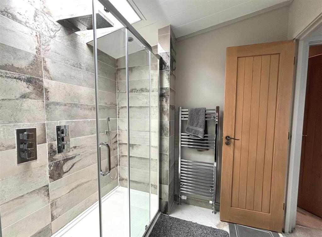 En-Suite Shower