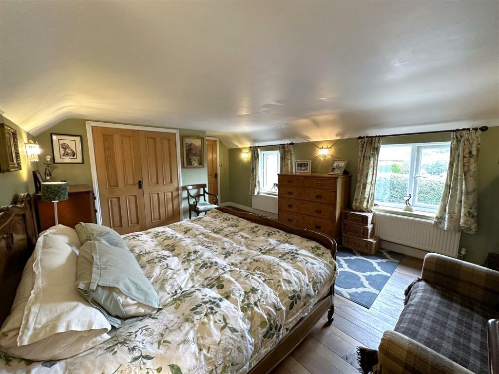 Bedroom One With Walk-in Wardrobe 916