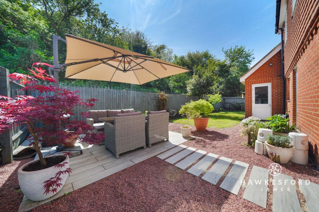 Barnfields Court, Sittingbourne - Garden