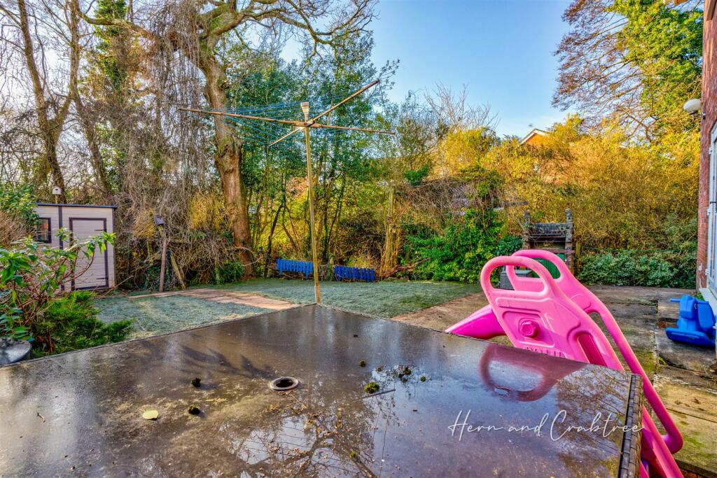 Kennington Close, Thornhill, HernCrabtree (23).jpg