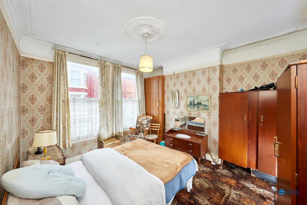 Reception Room/Bedroom