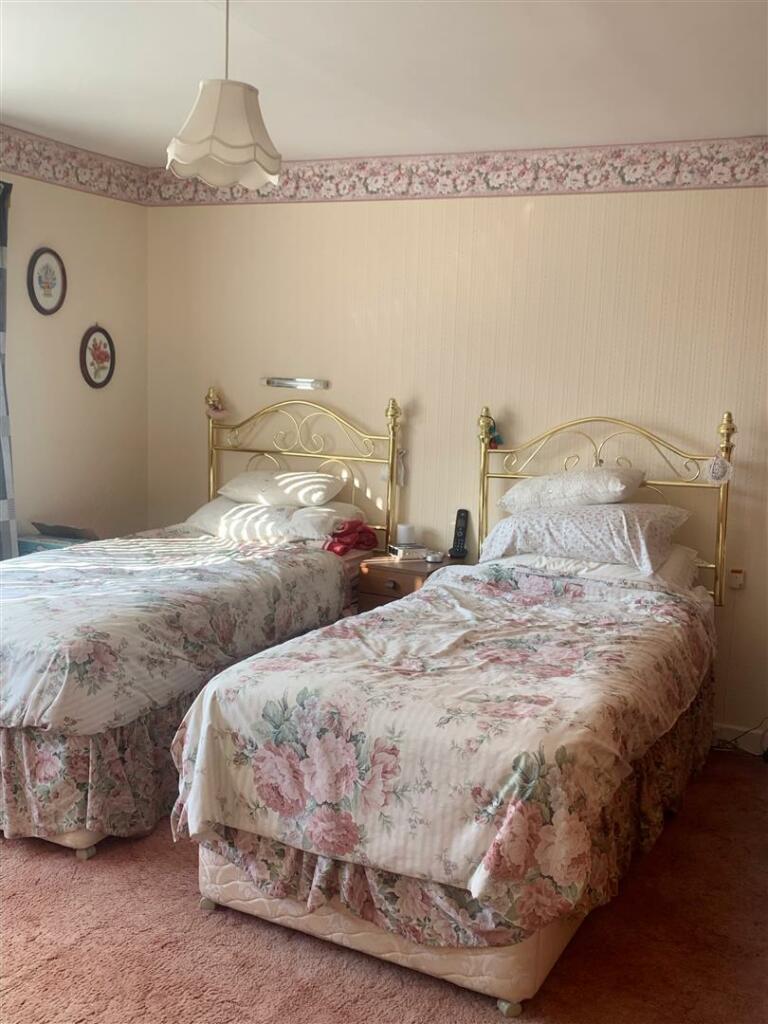 Bedroom 1 (Front)