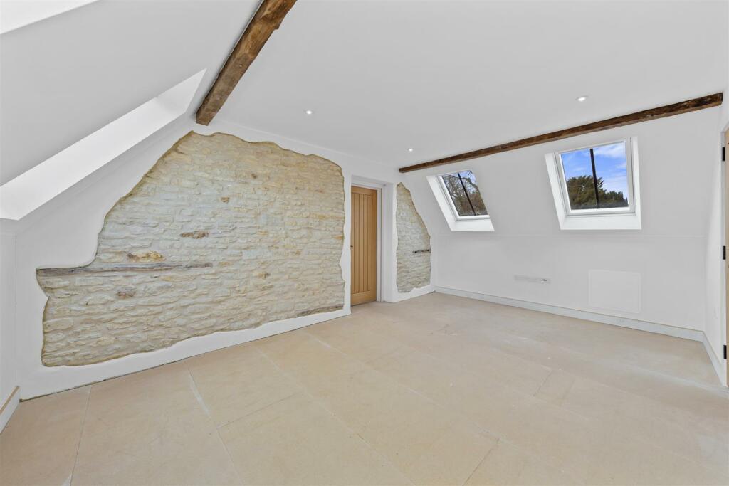 Master Bedroom.jpg