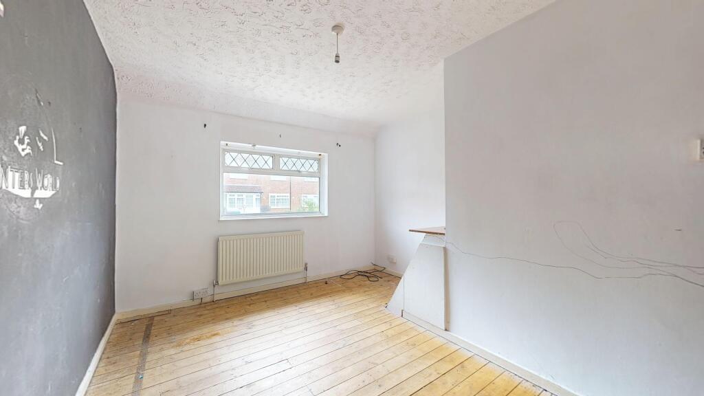 25 Pirbright Crescent, New Addington, Croydon, CR0 0RT