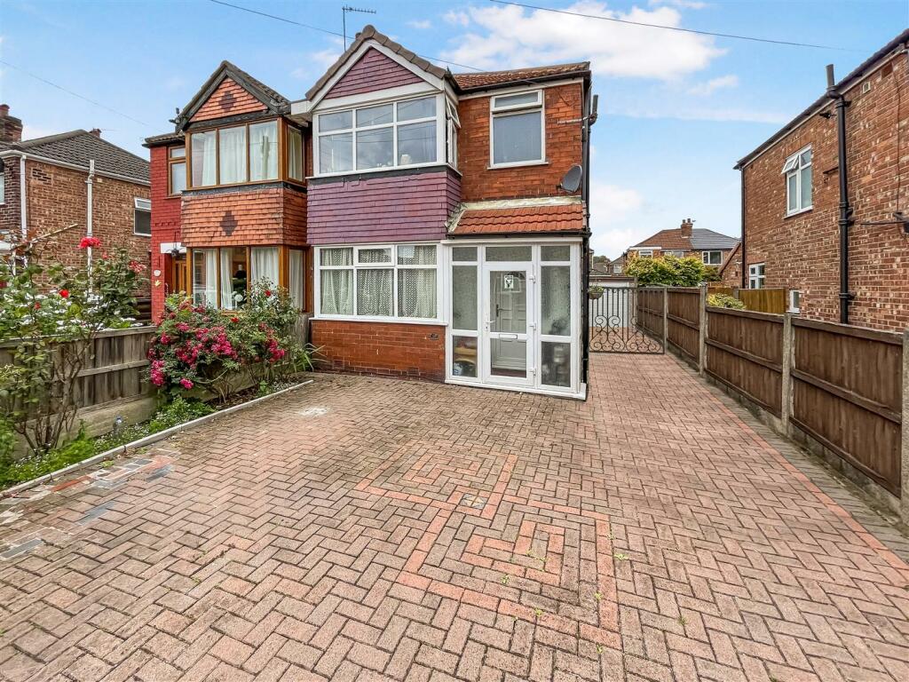 16 Bamber Ave