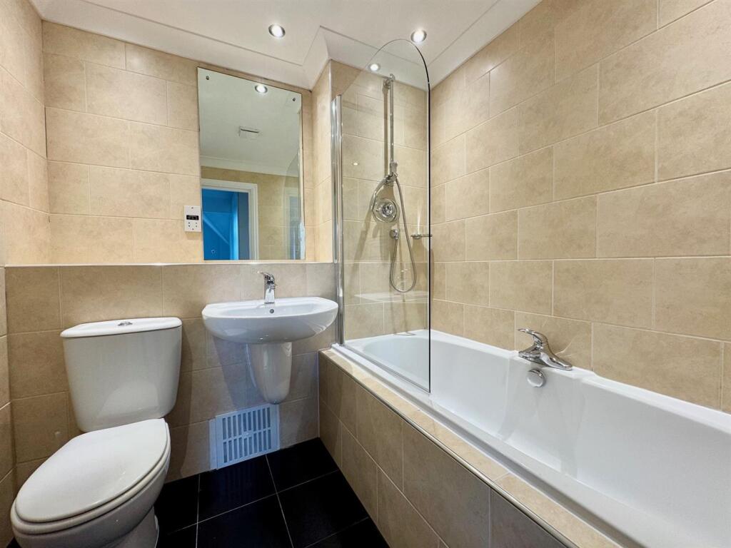 4 Summerlee Bath.jpg