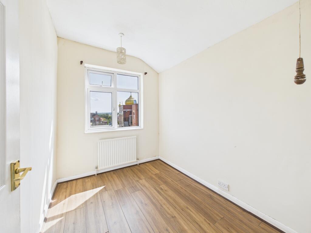 CAM04825G0-PR0162-STILL006