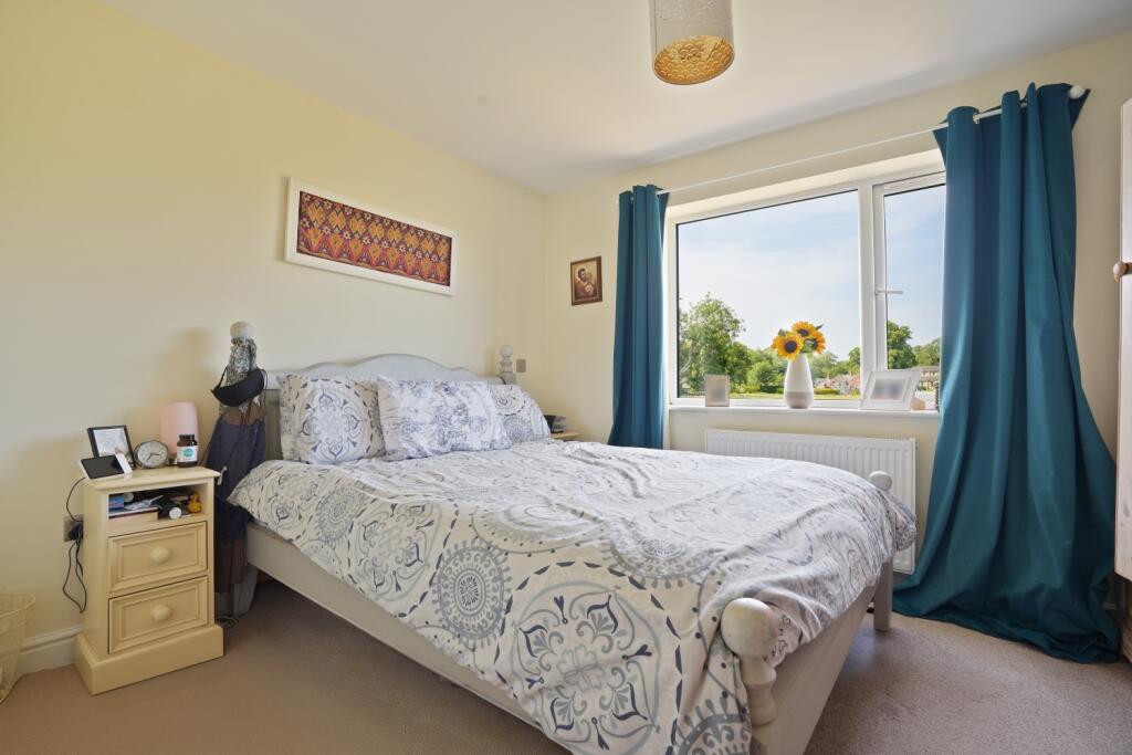 EweMove Estate Agents Scunthorpe - Master Bedroom