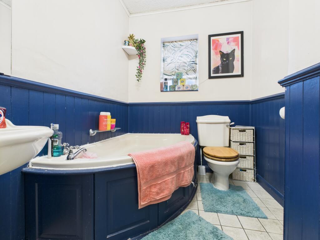 CAM03729G0-PR0103-STILL016