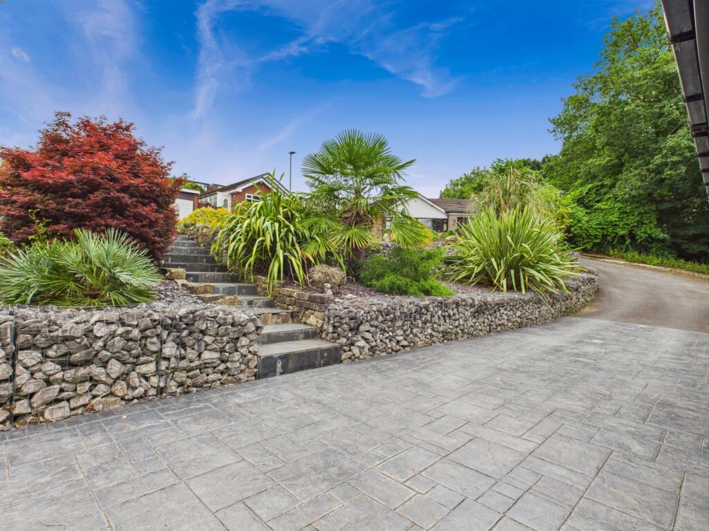 CAM03729G0-PR0082-STILL034